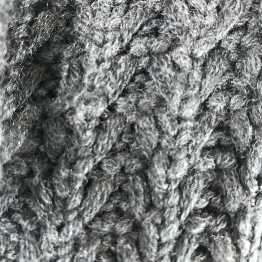 Tahari Grey Knitted Cape Sweater Women's Size Small Fall Winterwear - Picture 6 of 9